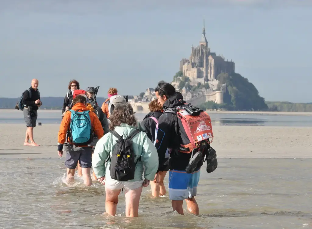 Grande traversée à pied pour aller vers le Mont Saint Michel